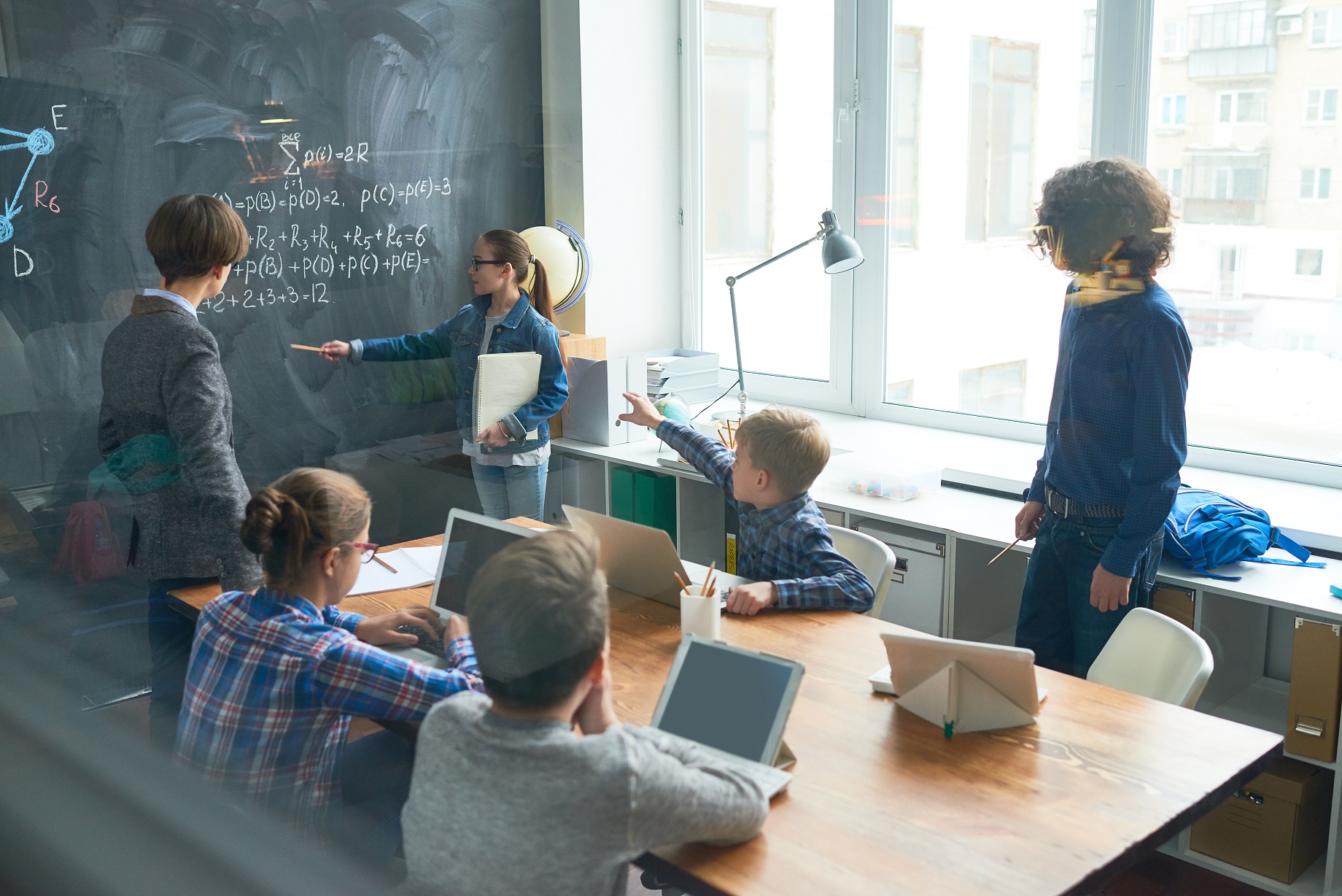 GEKAUFT Kinder im Unterricht