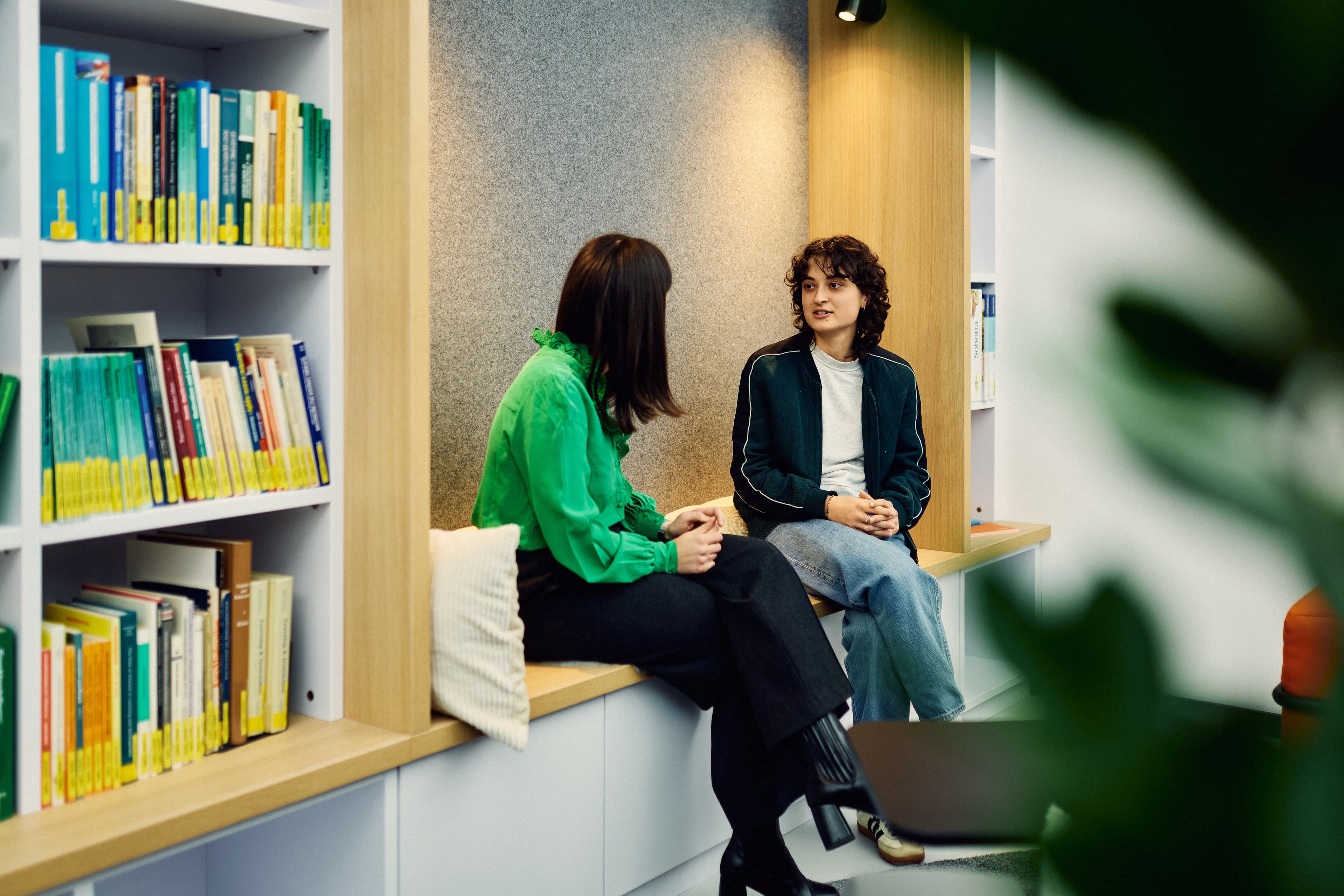 Two IWM employees exchanging ideas in the library