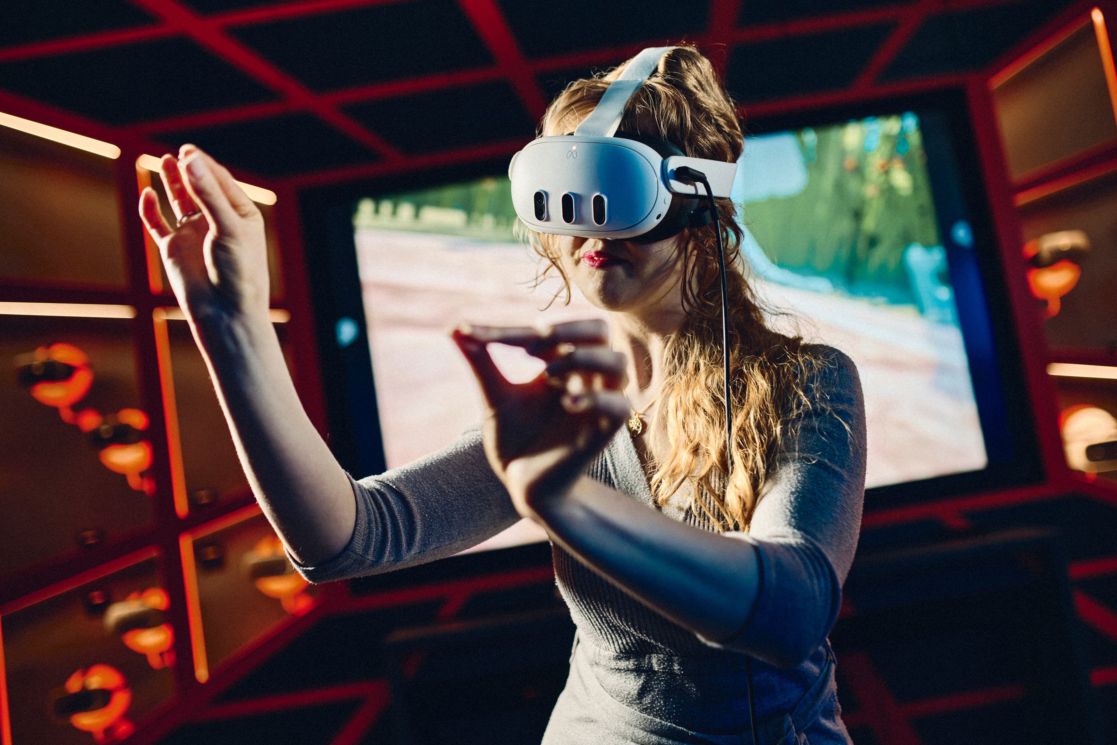 A person using VR glasses in the IWM's Mixed Reality Lab